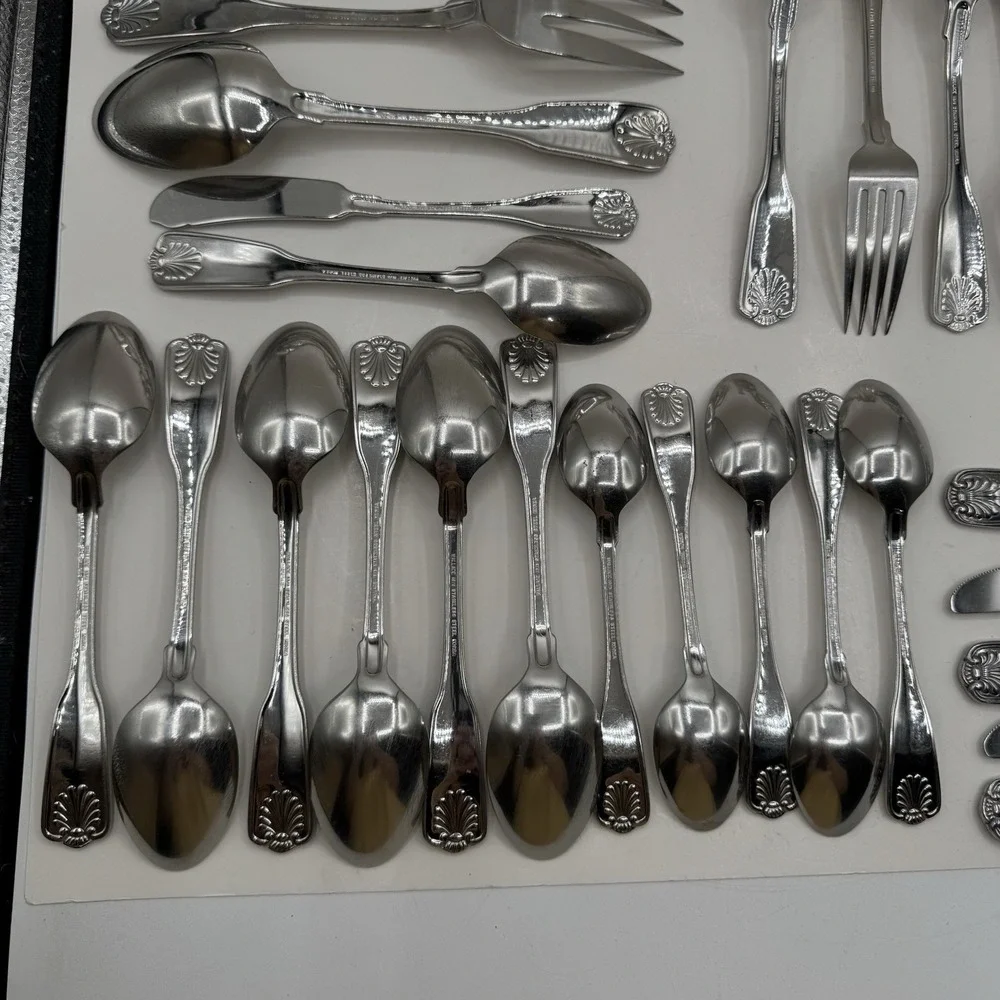 Wallace Country Shell 33 Piece Set 18/8 Stainless Fork Spoon Knife Hostess